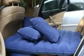 汽车后排放充气床垫违法吗？快来看看交警怎么说！图片