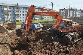 你知道如果买一台中型挖掘机去干工地？需要多久才能回本？图片