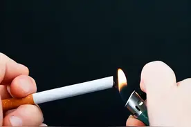 一火不点三烟，这些抽烟礼仪你应该了解图片