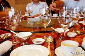 酒桌敬酒时，不会说“敬酒词”？行家：教你3句行话，万能好用图片