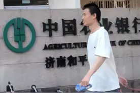 北京大学教授韦东奕端午节放假回济南被网友偶遇，网友：是相亲吗图片