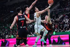 大胜江苏男篮，豪取主场五连胜：辽宁男篮渐入佳境图片
