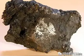 像炉渣的目击陨石图片