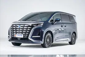 腾势D9:3米1轴距+四驱,标配航空座椅!比亚迪技术新卷王,预售卖爆!图片