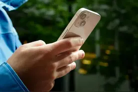 苹果13大降价！ iPhone 13 评测：躺平依然不落伍，果然还是13香图片