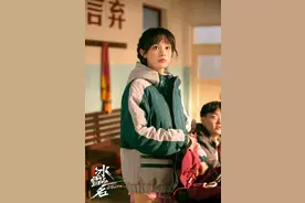 彭小苒哭戏惹怜爱 吃蛋糕用勺超可爱图片