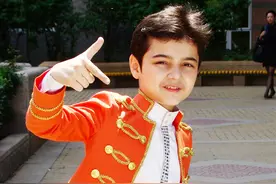 红极一时的童星阿尔法：成年后有眼泪与心痛，爱情陪他重新起航图片