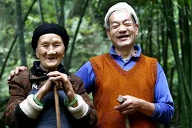 19岁小伙与29岁寡妇，私奔隐居深山50年被发现：毛主席近来可好？图片