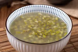 即将入伏，煮绿豆汤，记住“3放1不放”，绿豆易出沙，关键汤不红图片