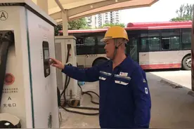 勇救落水儿童，找到他了！图片