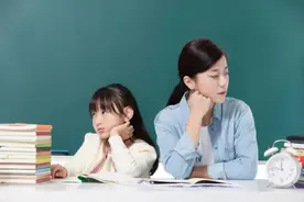 孩子跟奶奶亲还是妈妈亲？错过了几个关键期，妈妈很难弥补回来图片