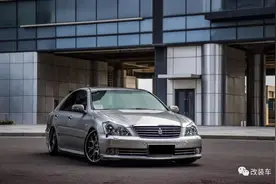 素雅姿态风的12代丰田皇冠，有位送改件的女朋友是怎样的体验？图片