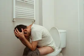 “难以启齿”的肛门癌，或和肛瘘有关，出现6个症状，及时检查图片