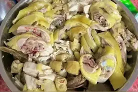 东北女子远嫁广西3年，白斩鸡吃腻，想念老家的酸菜猪肉炖粉条图片