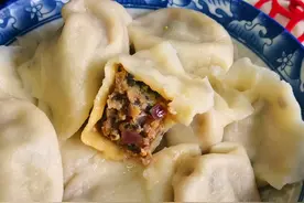 羊肉和洋葱一起包饺子，原来这么好吃，调馅技巧详细讲解，太香了图片