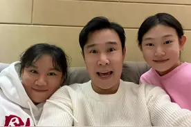 小沈阳“显摆”女儿近照，15岁沈佳润又酷又飒，被赞有女团范儿图片