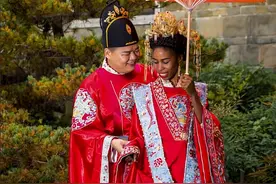 非洲媳妇菲利丝姐姐拉乌结婚，丈夫同是中国农村小伙，太幸福了图片