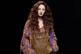 171cm英皇拽姐秀场回归！时尚感惊艳网友：这是42岁吗？图片