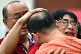 陕西男孩2岁被拐,32年后终于和生母相认,他说:妈妈,我以前见过你图片