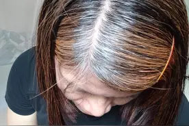 白发30年的女教师，用纯植物染发，再也不用担心因染发而致癌了图片