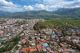四川与青海交界有个地方，名气不大但历史悠久，风景美如天堂图片