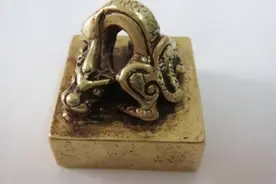 废品站老板走“狗屎运”，3毛钱回收铁疙瘩，转手卖出260万天价图片