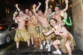 全英万圣节妖魔鬼怪全出动！移民处理中心遭燃烧炸弹袭击图片