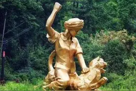 湖北19岁少女因打豹救人闻名全国，晚年忏悔道：我不该打死它图片