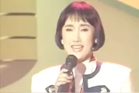 成方圆：两段婚姻无子女，离开王刚再无恋情，61岁的她后悔了吗？图片