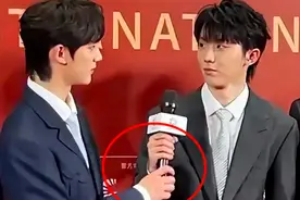 为镜头抢话筒有多疯狂？抢嘉宾，抢队友，后辈抢那英，选手抢何炅图片