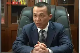 这个晋江人，13岁辍学17岁创业，请周杰伦代言成为鞋王，52岁去世图片