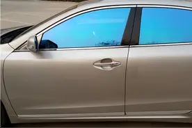 车窗膜不符合这3项规定，将无法通过年检，交警会设卡严查图片