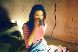 《八角笼中》女人的“衣衫不整”，打了多少国产剧“假穷人”的脸图片