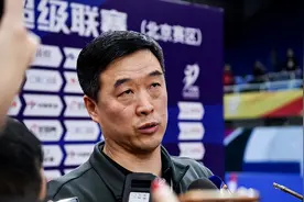 惊喜！女排冠军教头沦为助教，3大国手迎来新身份，有人成为教练图片