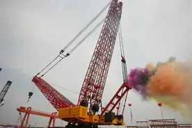 中国造世界最大履带式起重机，一次吊装上千吨，多国纷纷排队求购图片