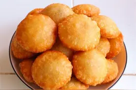 半碗面粉，半碗糯米粉，教你做香酥小糖糕，金黄酥脆，香甜空心图片