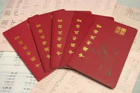 10万元的定期存款到期了，可以异地取款吗？图片