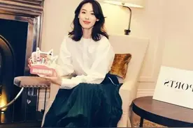 梁洛施为男友李泽楷，诞下三个儿子图片