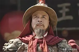 将军上厕所时发现一群蚂蚁，对属下说：赶紧撤退，违令者斩图片