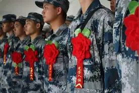 大学生参军门槛迎来调整，政审难度增加，但身高要求却适当放宽了图片