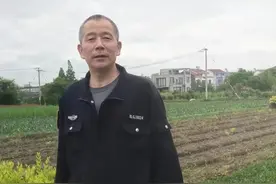 公交车半路突然停车，司机抛下乘客跑了出去…网友却说：好样的图片