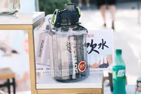 夏日必备大容量“吨吨桶”，颜值爆表，轻松实现喝水自由图片