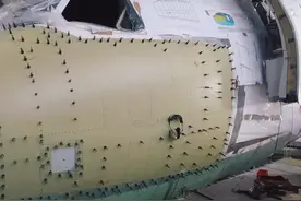 难以替代的铆接工艺，为什么飞机宁愿使用百万颗铆钉，也不焊接？图片