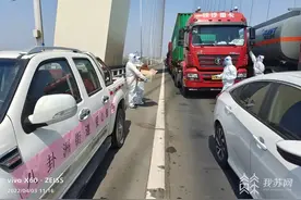 为货车司机提供暖心服务，党员爱心小队来了图片