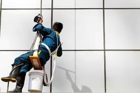 离死亡近的工作：月入3万，曾目睹同事高空坠落图片