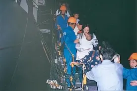 澳大利亚军舰所罗门撤侨：许日本人马来人登舰，却不准中国人上船图片