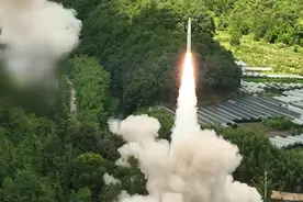 东风穿越台岛，“爱国者”根本拦不住，岛内民众讨论“战时躲哪”图片