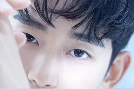 过去你“馋”的是金秀贤的颜值，如今你就可以馋他的身材图片