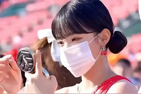 #卡塔尔世界杯 23岁韩国啦啦队队长李多惠火辣热舞，让我们嗨起来图片