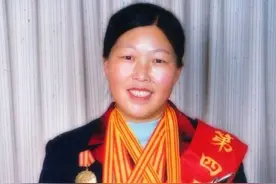 19岁女孩被迫嫁到荒漠，几次逃离未果，不曾想15年后国家为她颁奖图片